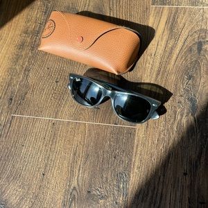 Ray Bans wayfarer black sunglasses. Authentic!